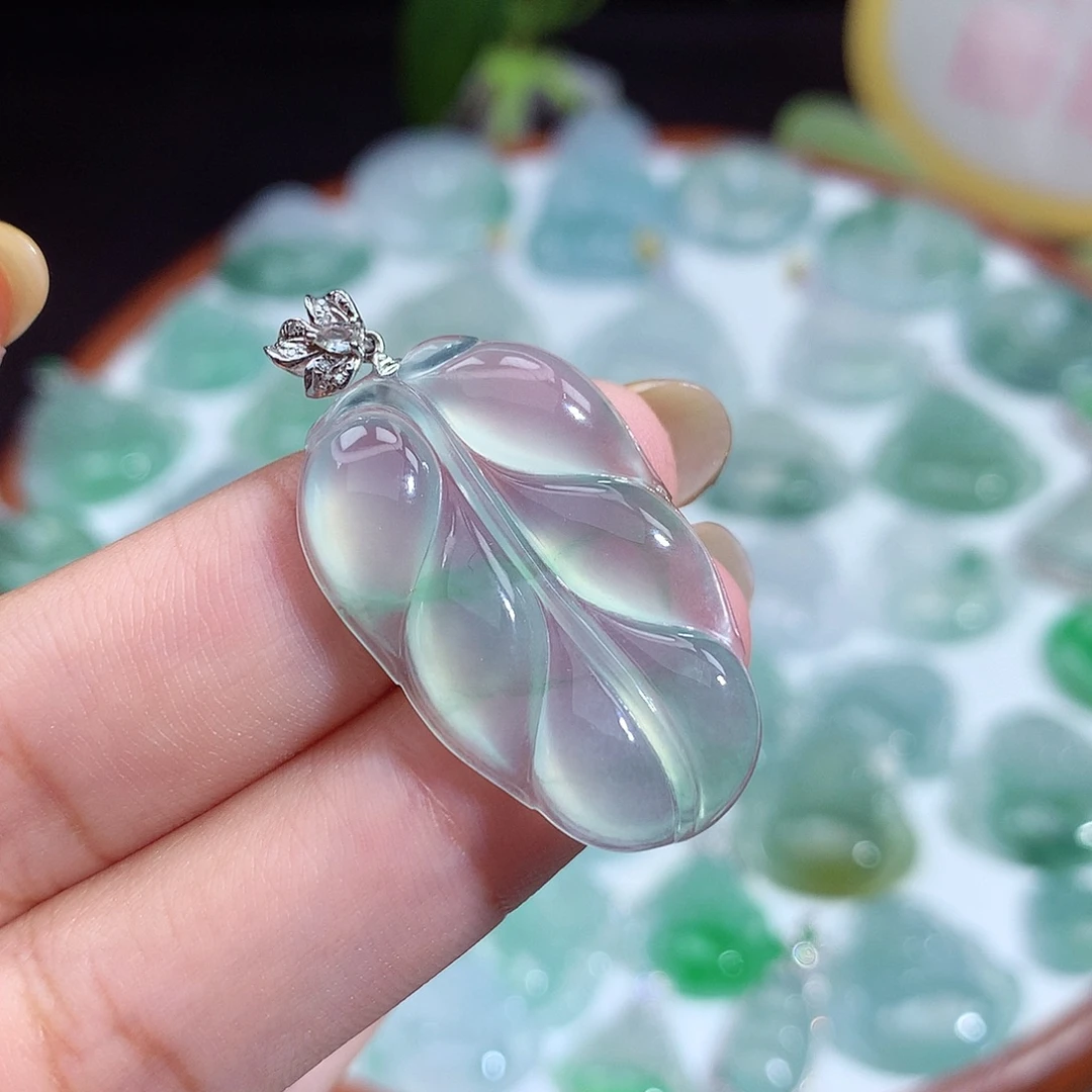 翡翠未镶嵌颈饰叶子