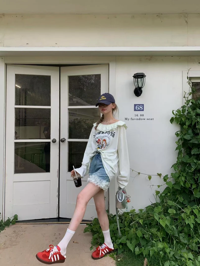 X·HEHE 【回头率密码】韩国木耳边一字肩卡通T恤