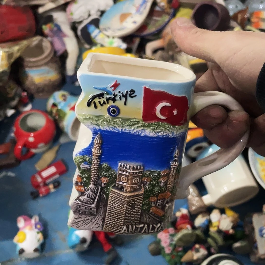 摆件?***?  磕碰。 封釉。