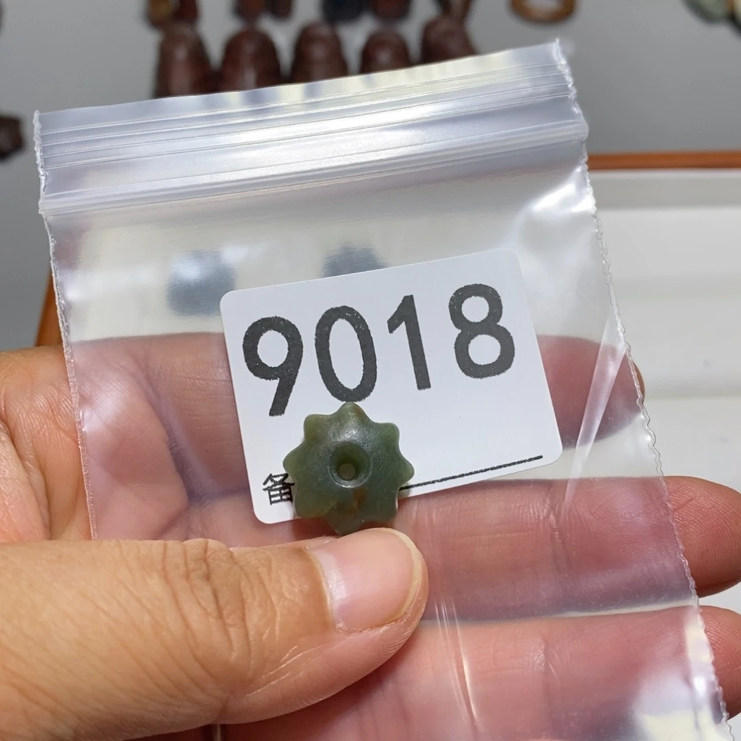 颈饰未镶嵌透闪石质玉t****g