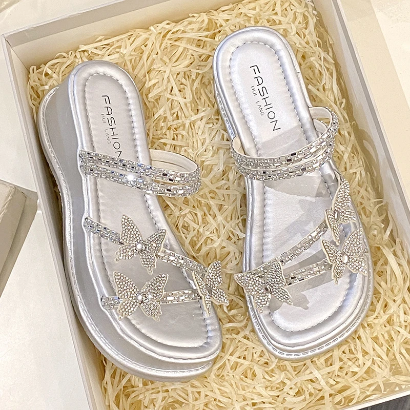 水钻蝴蝶结厚底凉拖鞋女2025夏季新款外穿时尚百搭坡跟松糕一字拖