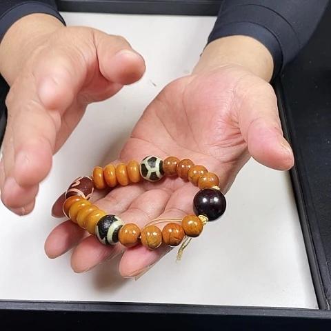 玛瑙/玉髓度母手串未镶嵌