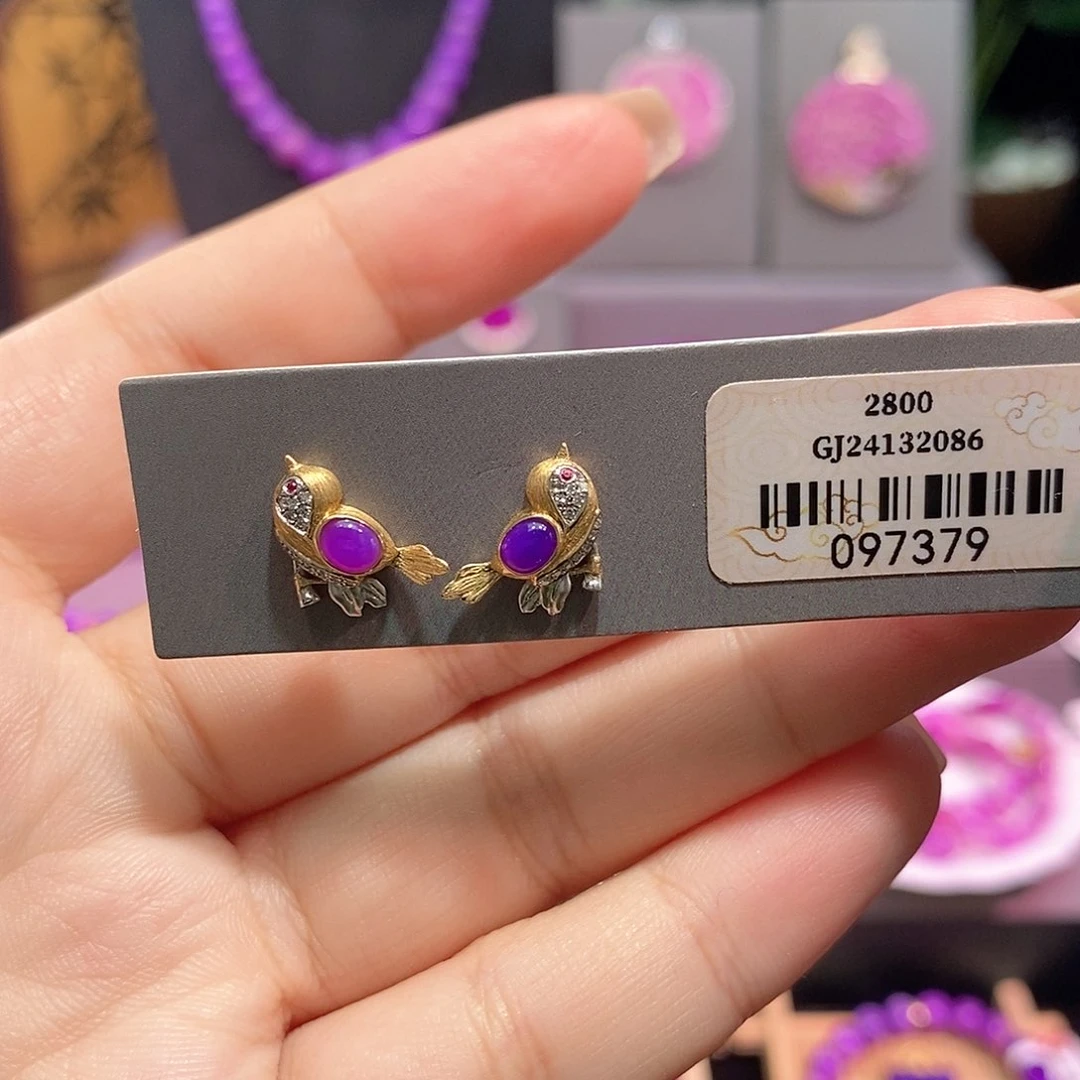 18K金镶嵌苏纪石（舒俱来）耳钉