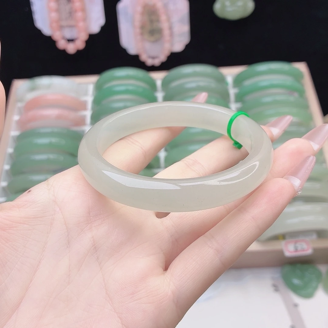 石英质玉未镶嵌手镯60