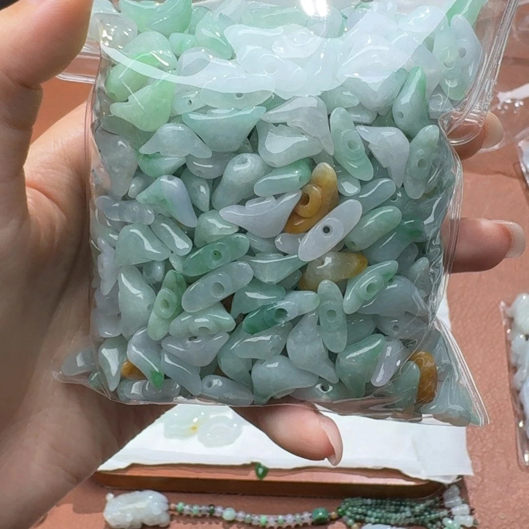 未镶嵌挂件翡翠福利1个，不包邮，拍邮费发货