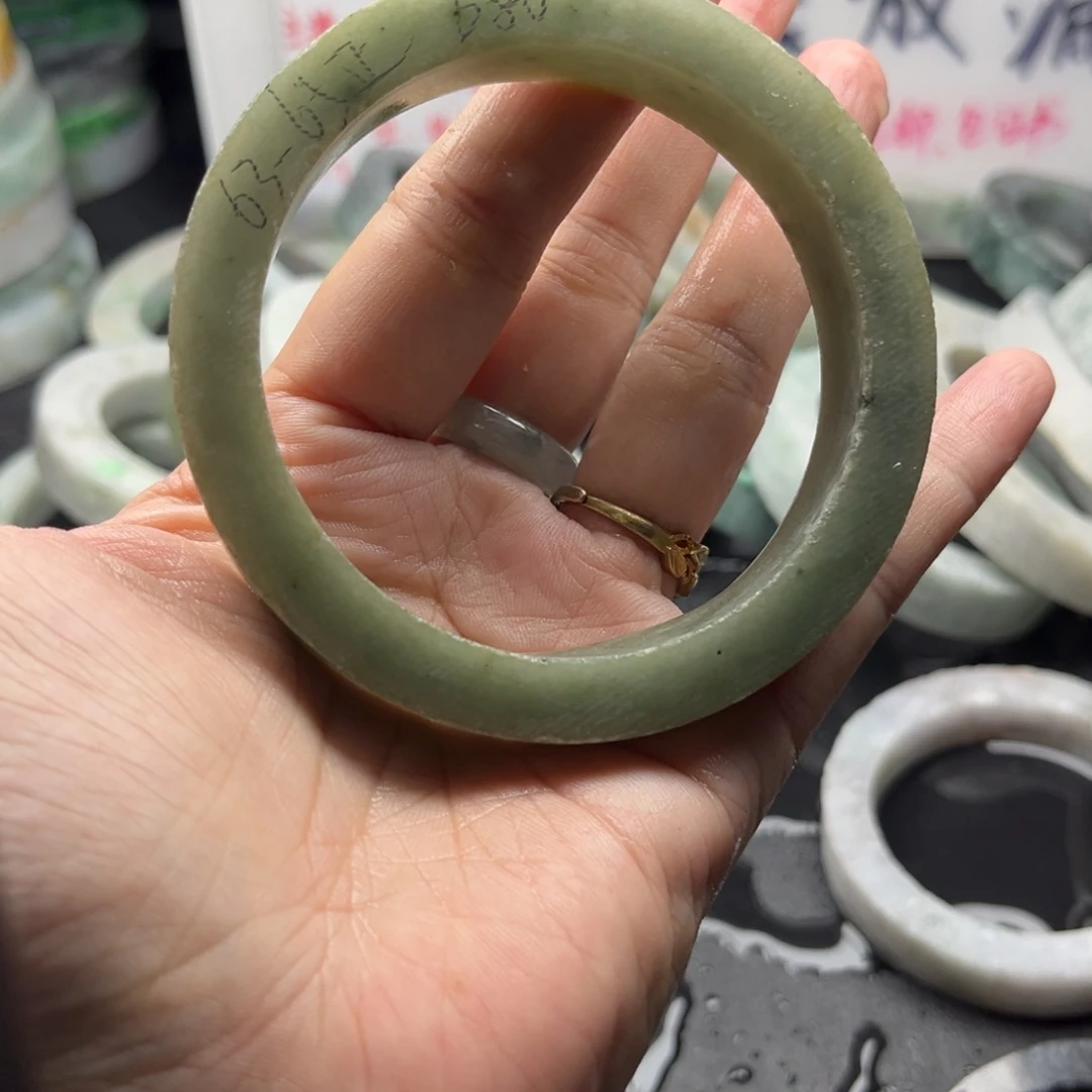 未镶嵌翡翠手镯定制翡翠