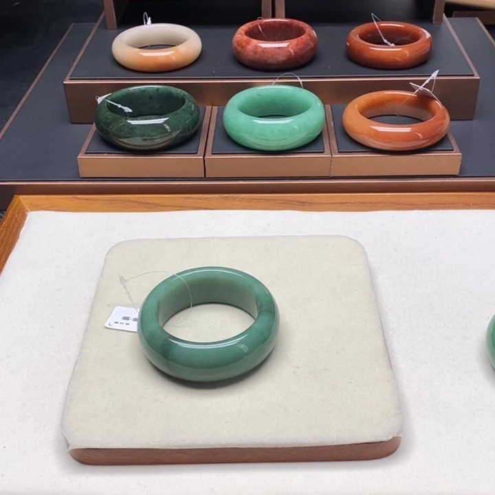 @***儿石英质玉未镶嵌佘