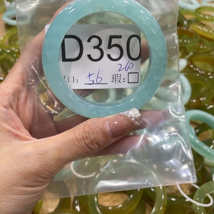 未镶嵌蛇纹石玉手镯猫*。