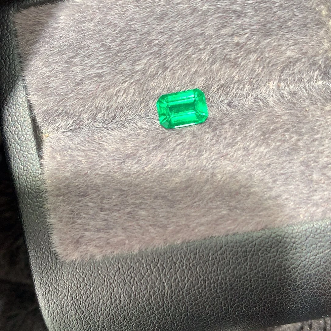 祖母绿裸石1.02克拉沃顿绿