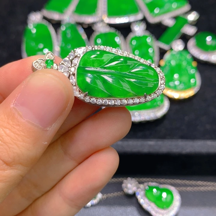 翡翠颈饰银S925镶嵌一个