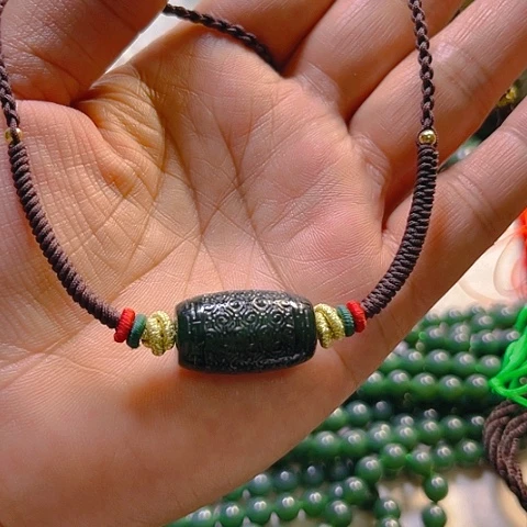 蛇纹石玉颈饰未镶嵌