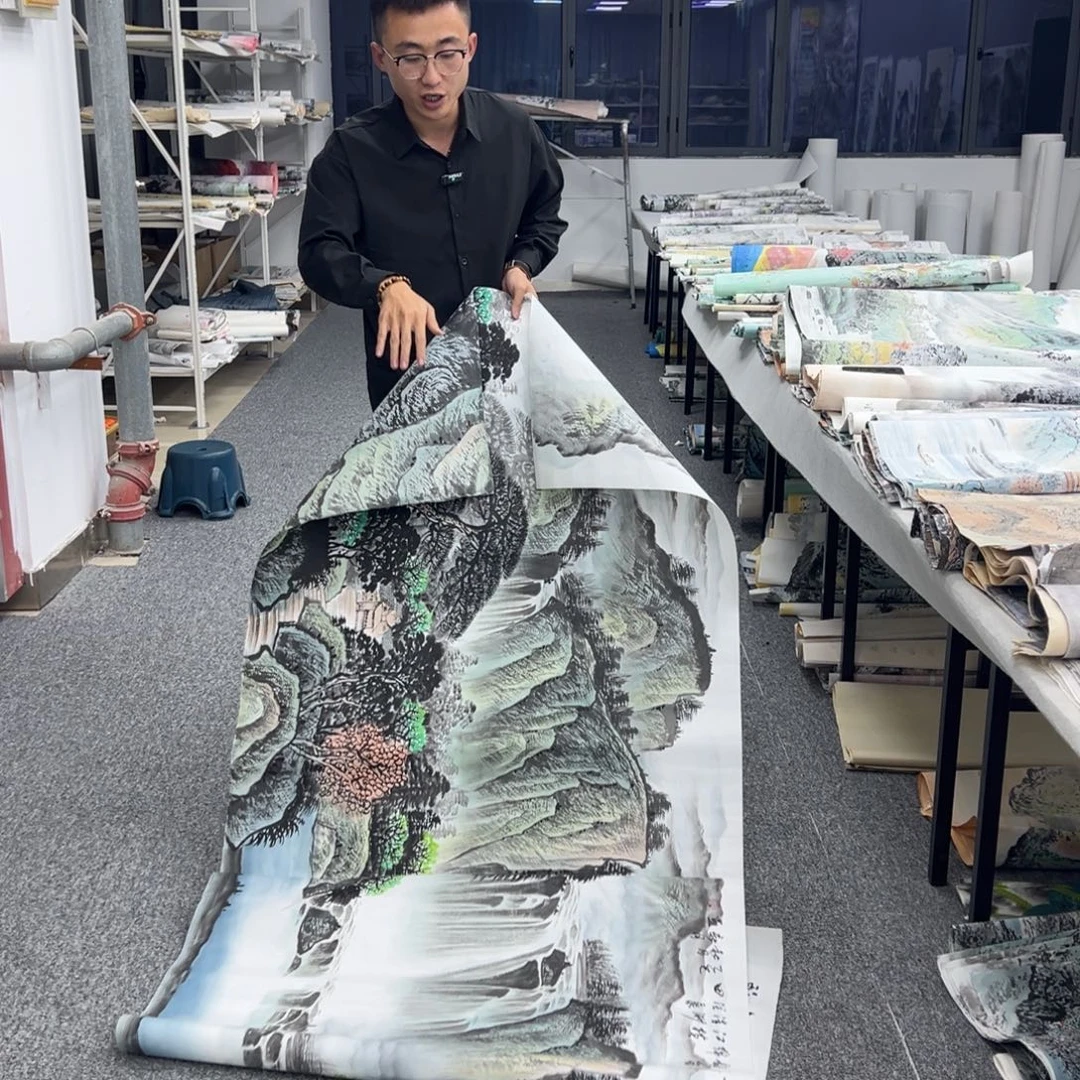 国画卖字画的小男孩