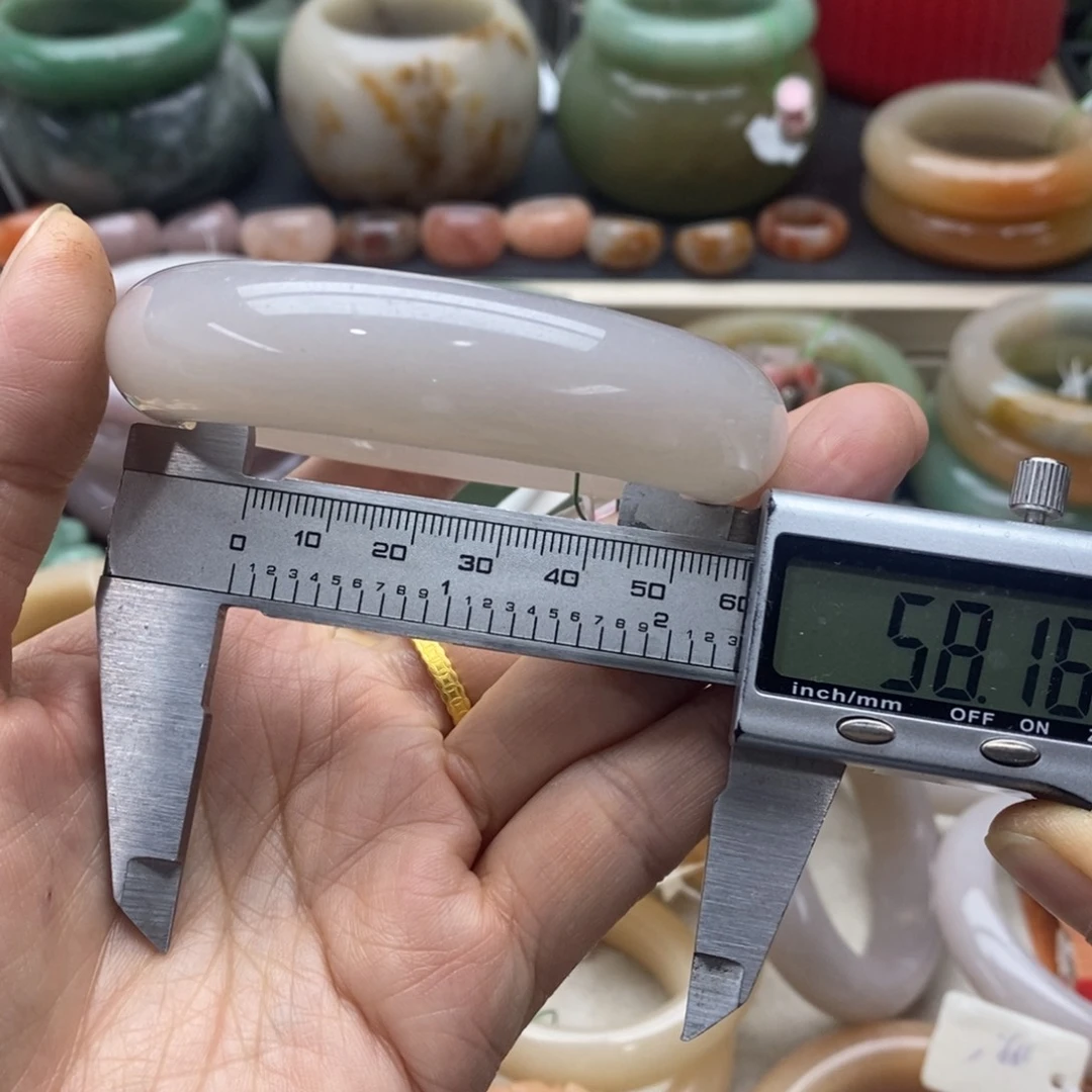 石英岩玉未镶嵌手镯