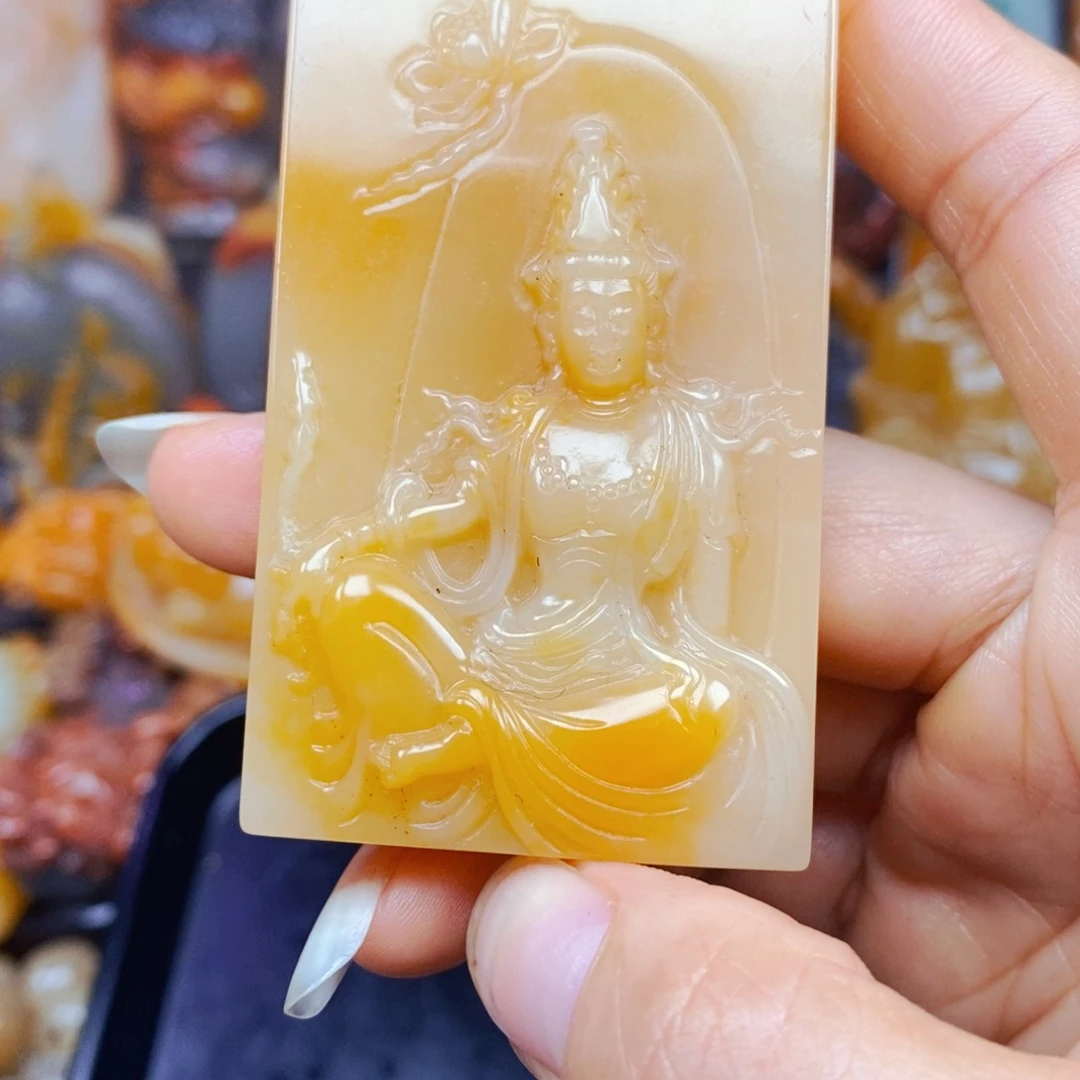 石英质玉（黄龙玉）未镶嵌颈饰