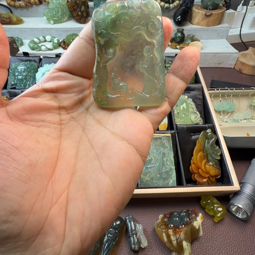 蛇纹石玉未镶嵌颈饰