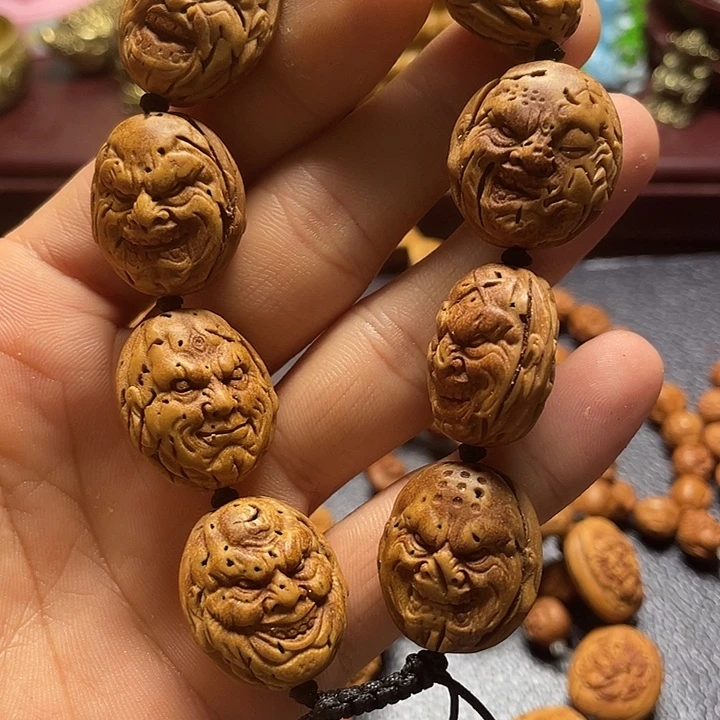 大桃核雕刻瑕疵恶僧