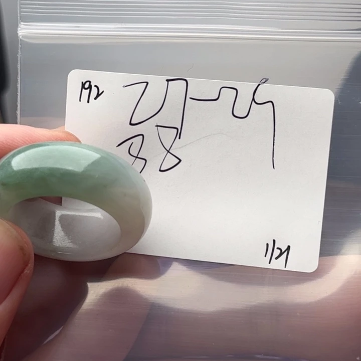 翡翠戒指未镶嵌明天