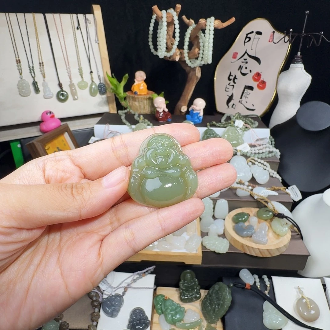 心***行颈饰未镶嵌和田玉