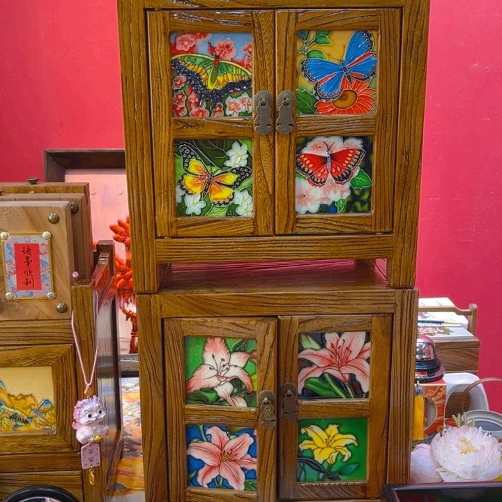 陶瓷瓷板画艺术作品两柜子