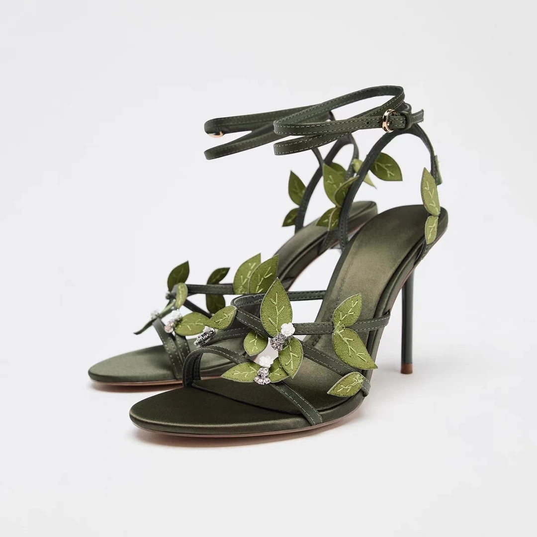 西班牙2025夏季新品细带一字性感女鞋丝缎质感花朵饰尖头高跟凉鞋