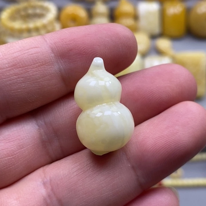 琥珀未镶嵌颈饰吊坠