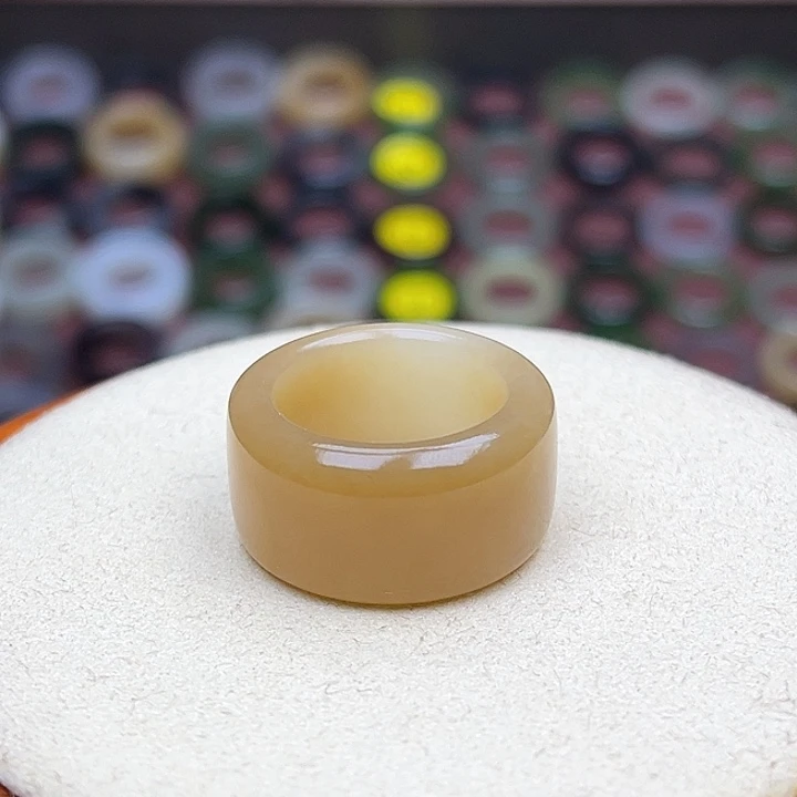 和田玉戒指未镶嵌17.0内径14圈渐变太妃糖（无鉴赏