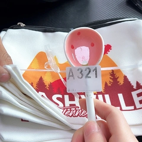 摆件发1包…………………………………………………………