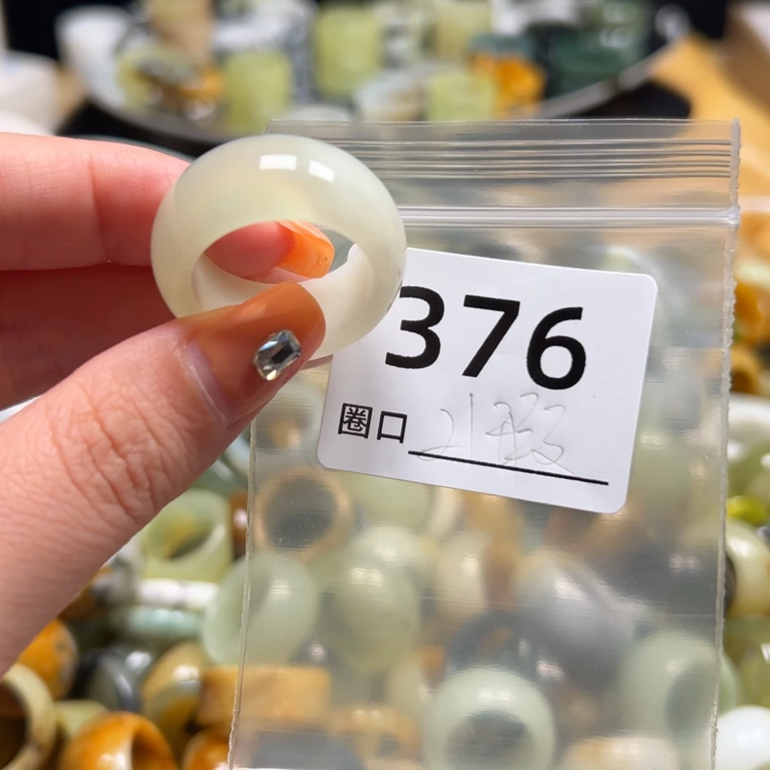 一***上蛇纹石玉未镶嵌戒指