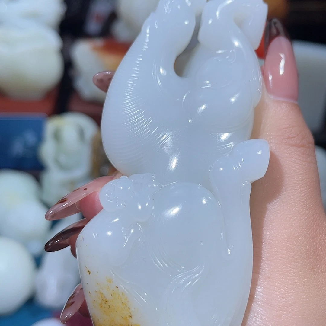 颈饰未镶嵌和田玉（糖玉）