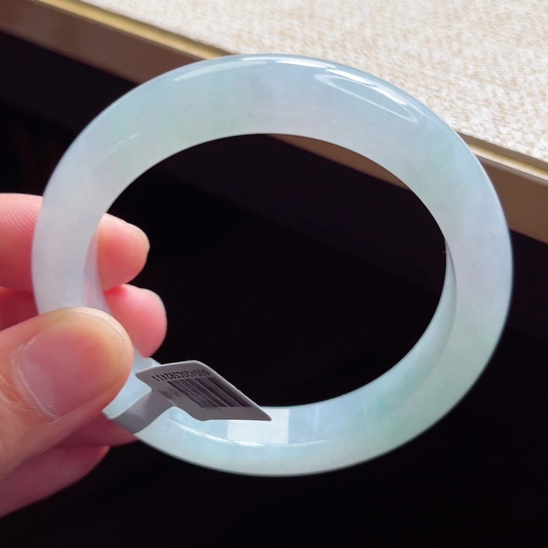 翡翠手镯未镶嵌手镯