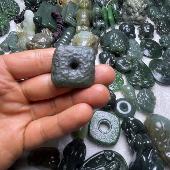 和田玉未镶嵌颈饰