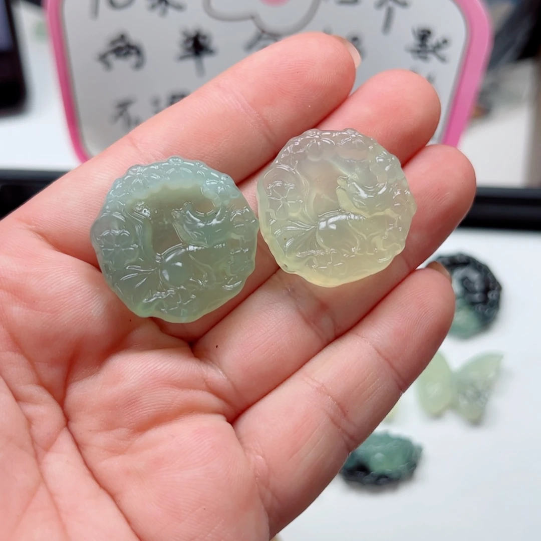 贪***丁蛇纹石玉未镶嵌颈饰