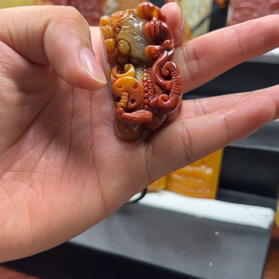 石英质玉(黄龙玉)未镶嵌多样性发货,发其一