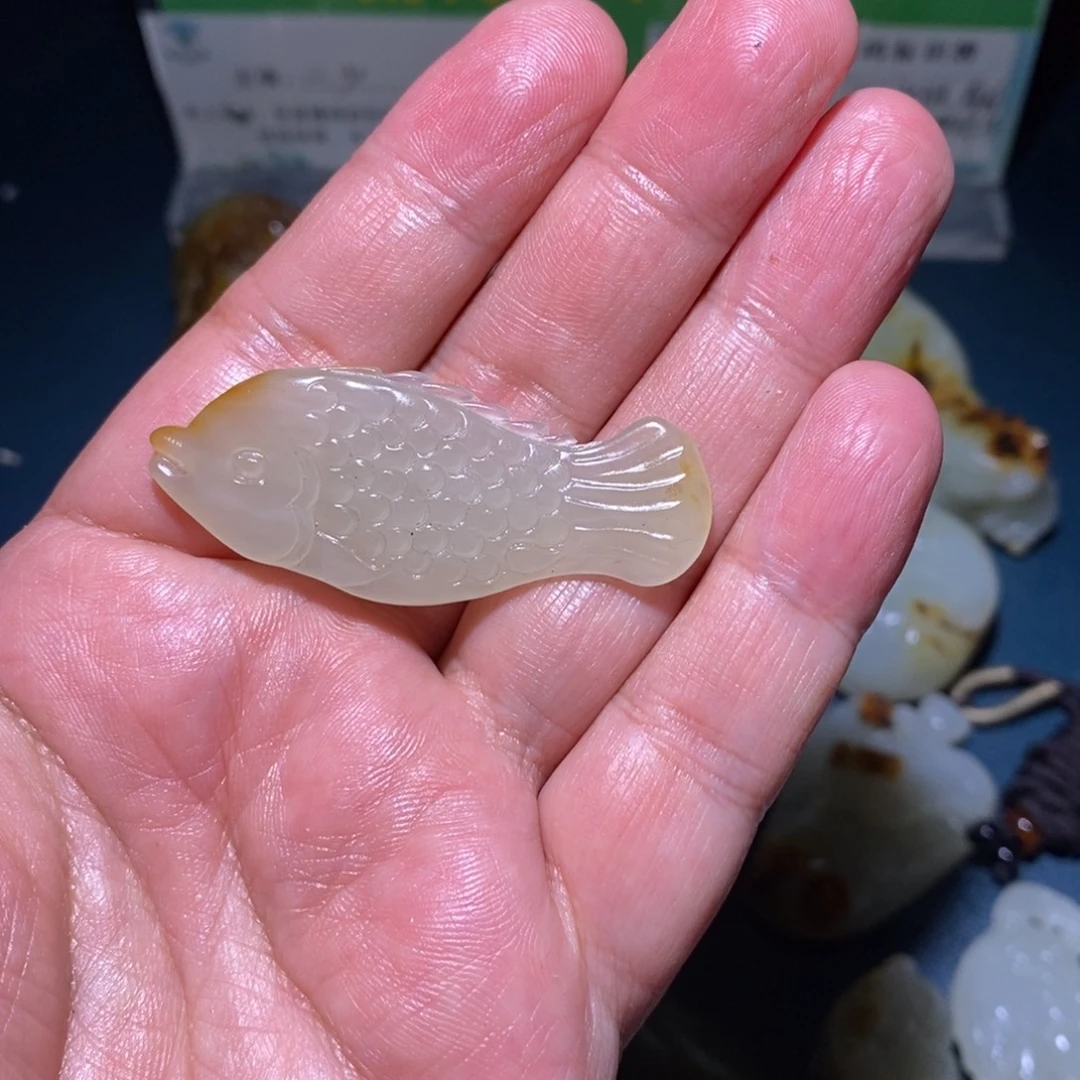 好***情和田玉未镶嵌颈饰