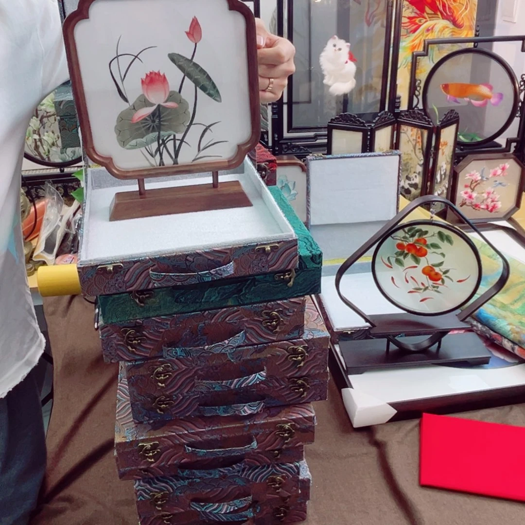 孔***皮织绣纯手工制作工艺