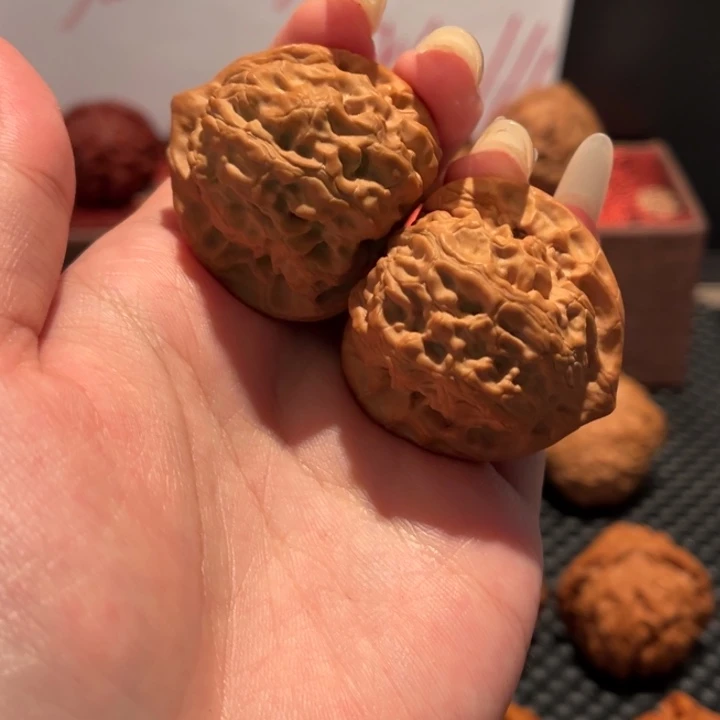 吊坠文玩核桃梨木台