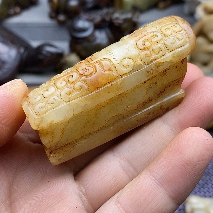 未镶嵌蛇纹石玉颈饰