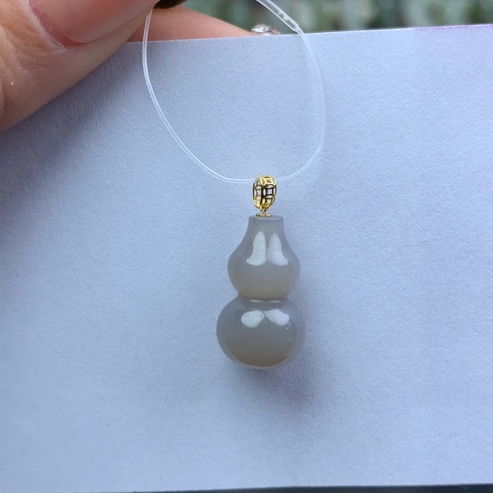 颈饰18K金镶嵌和田玉36
