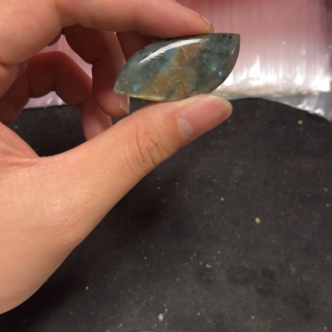 拉长石吊坠未镶嵌?*戳