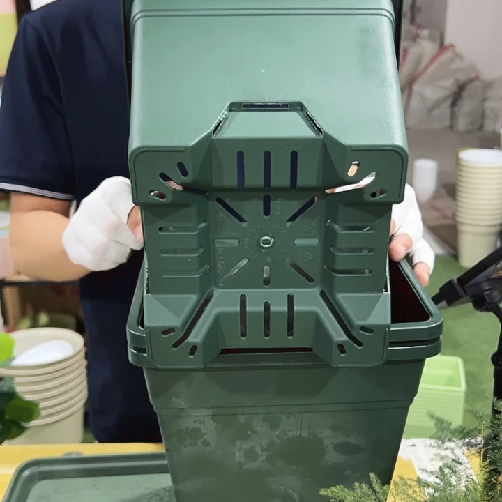 特价方形250口23高25军绿带托3只