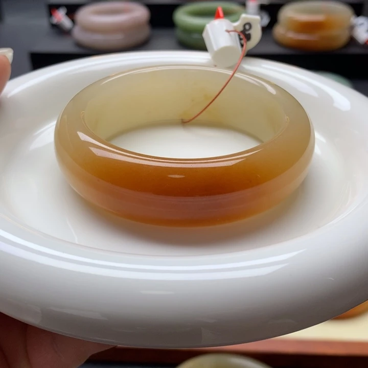 未镶嵌手镯石英岩玉