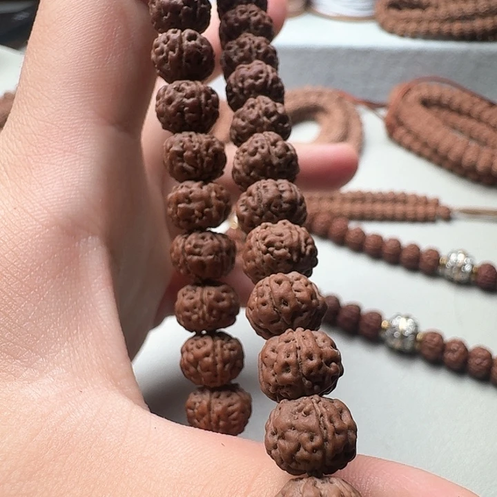 金刚菩提吊坠老树王手持