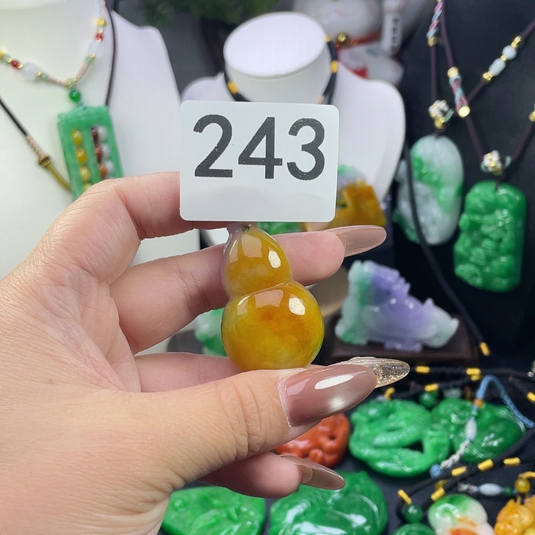 翡翠未镶嵌吊坠(赠链)