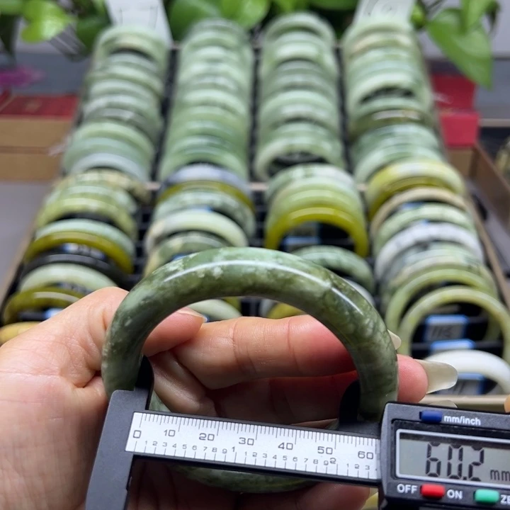 蛇纹石玉未镶嵌手镯106