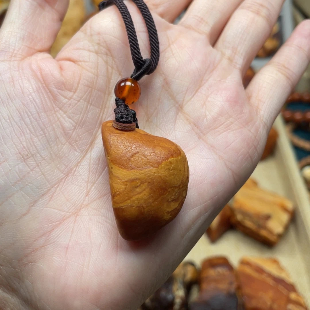 未镶嵌琥珀珠宝奇石