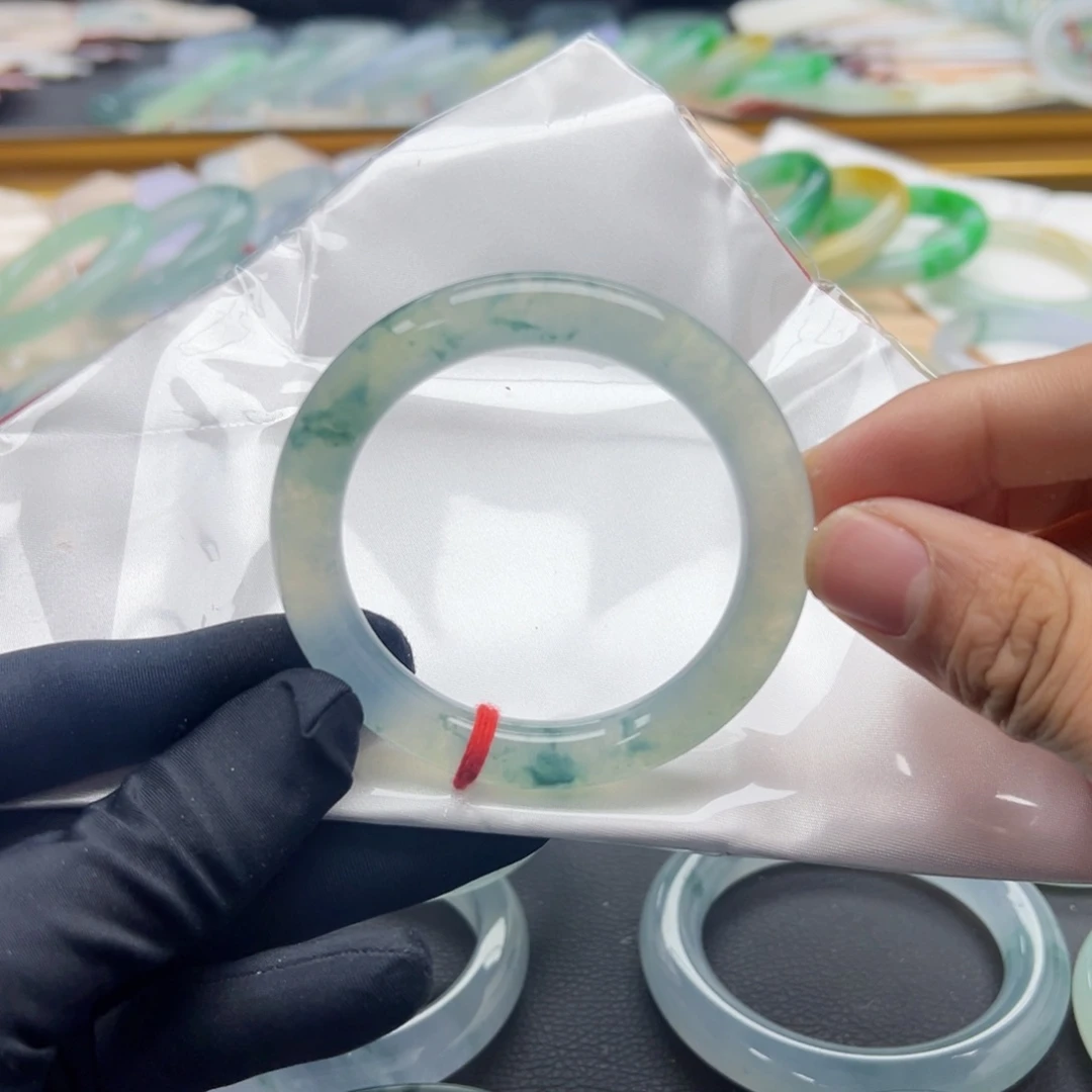 翡翠手镯未镶嵌圆条