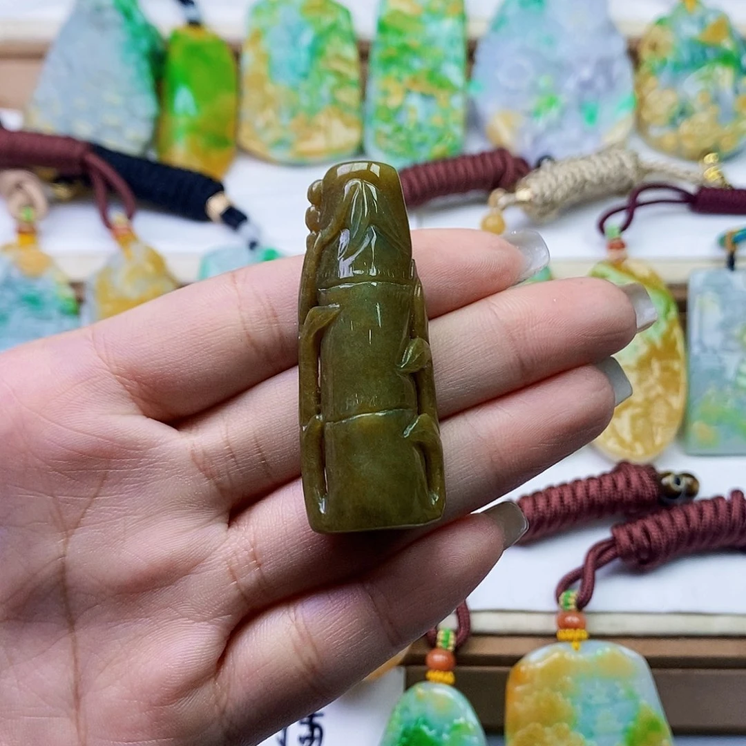 颈饰未镶嵌翡翠翡翠