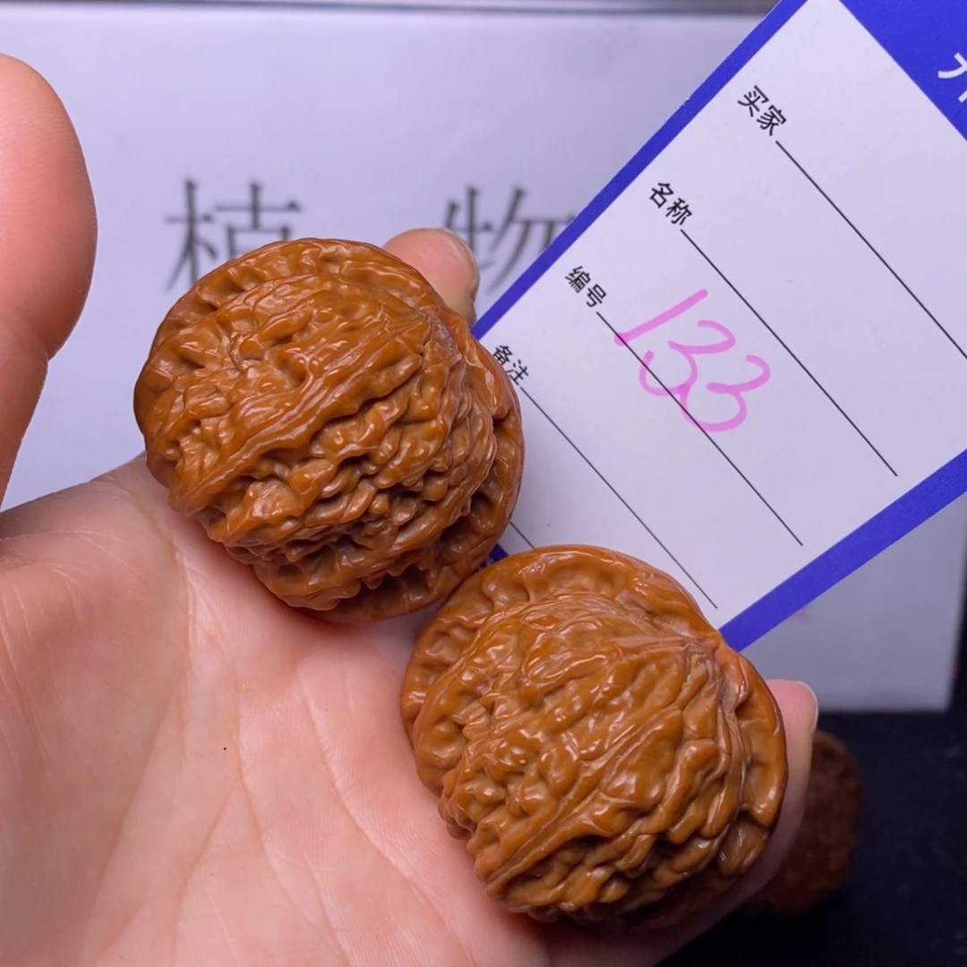 文玩核桃把件133/43.5闷白