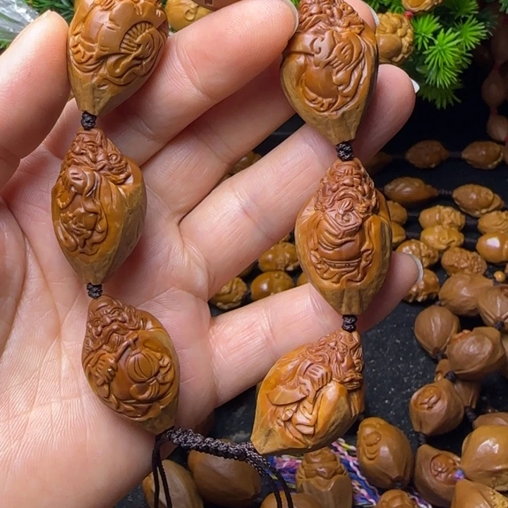 橄榄核雕刻手串钟馗