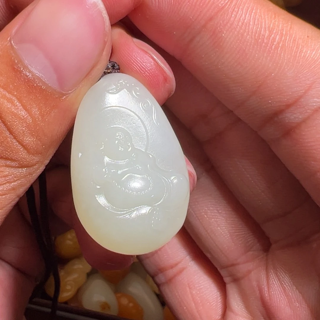 和田玉未镶嵌颈饰松**月